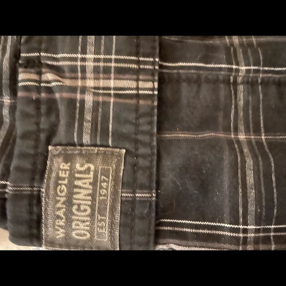Wrangler Cargo Shorts - Picture 2 of 3